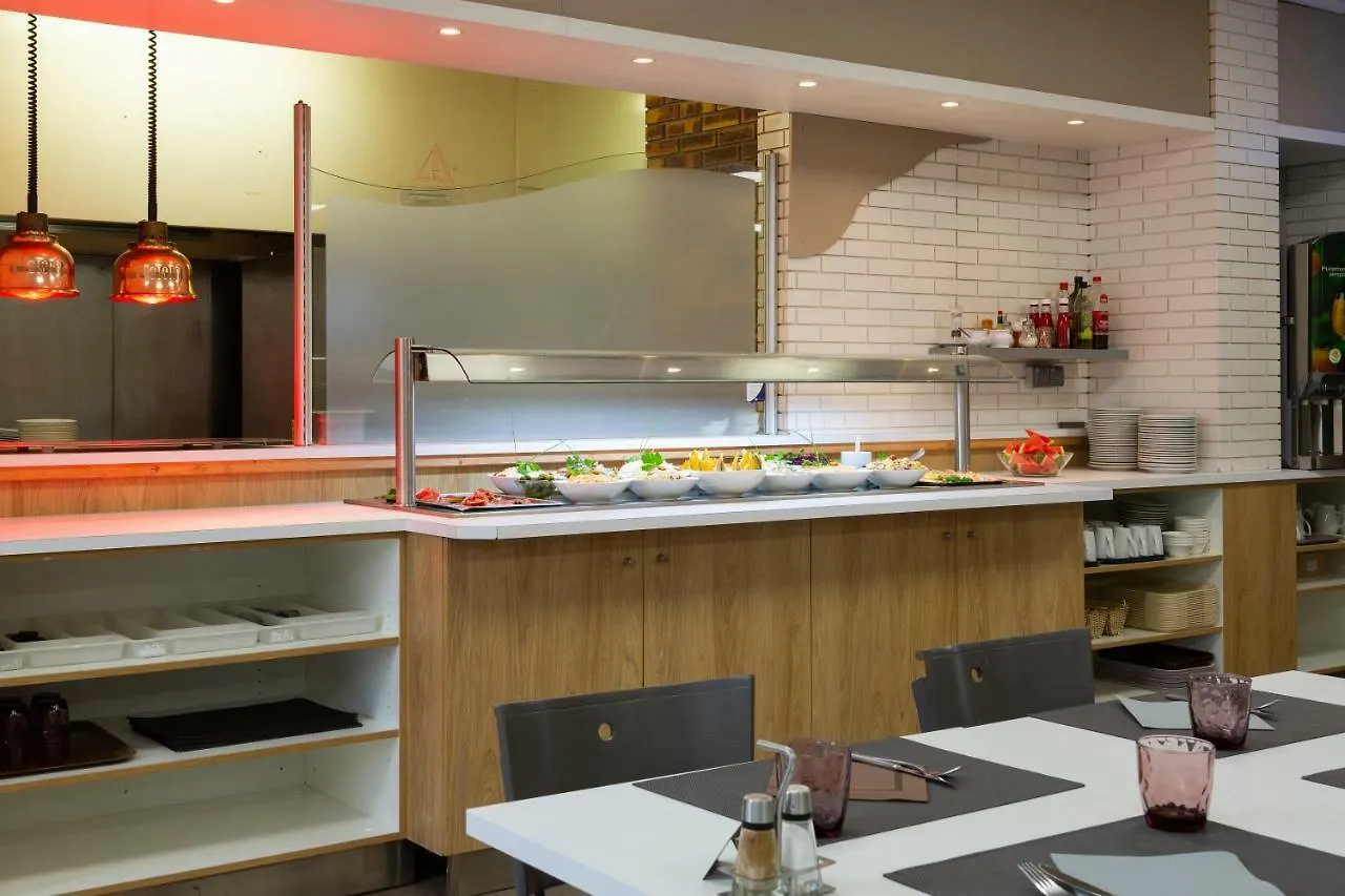 Comfort Hotel Aeroport Lyon St Exupery Colombier-Saugnieu 3*,  France